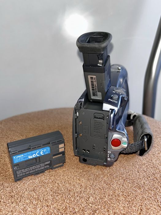 Видеокамера Canon MV700 E