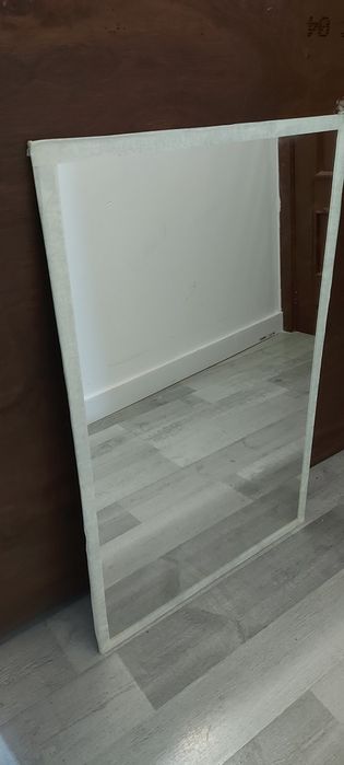 Vendo espelho com supote pra parafuso.com medidas 43x66
