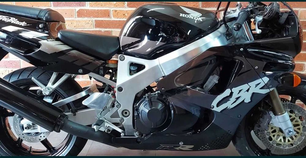 Honda cbr 900rr fireblade sc28