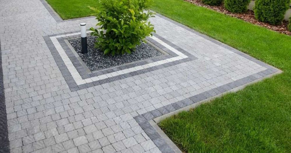 Будівництво фундаментів, парканів, укладання тротуарної плитки