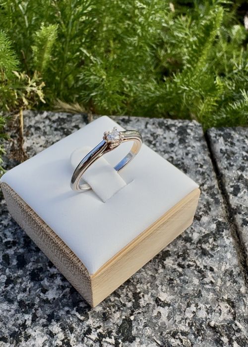 Золотое кольцо с бриллиантом 585 проба