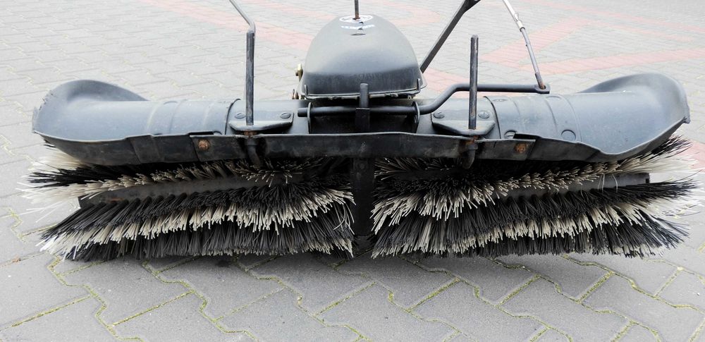 Zamiatarka do traktorów kosiarek Stiga John Deere Cub Cadet MTD Tielburger - Baras