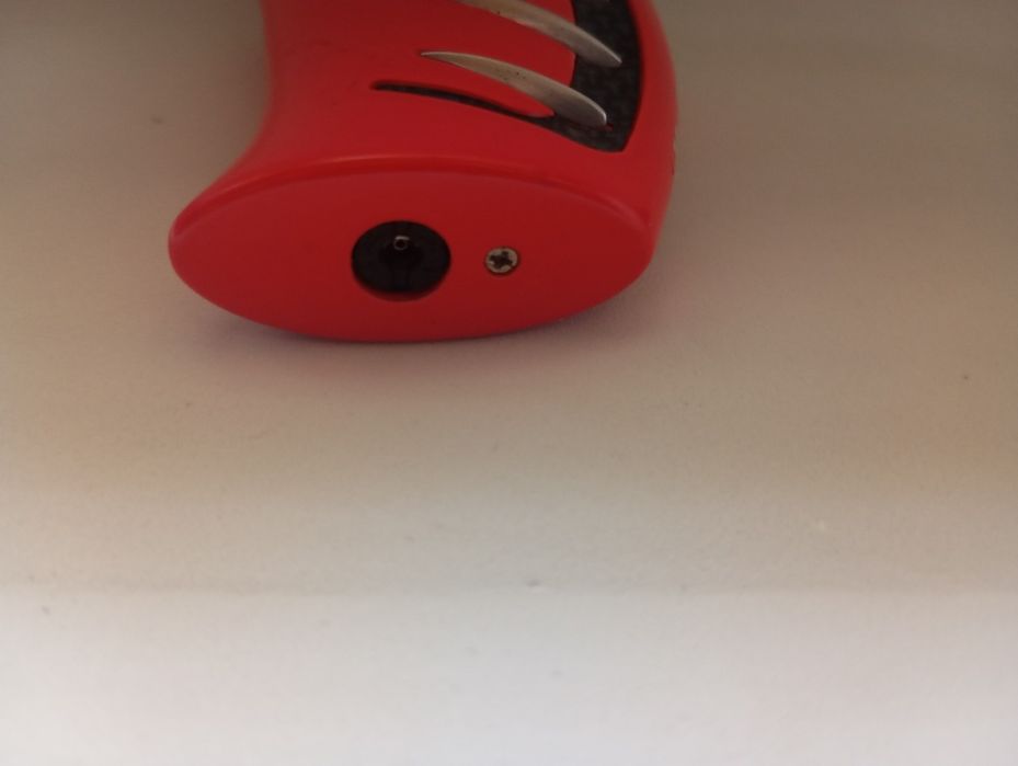 Isqueiro da marca Marlboro.
