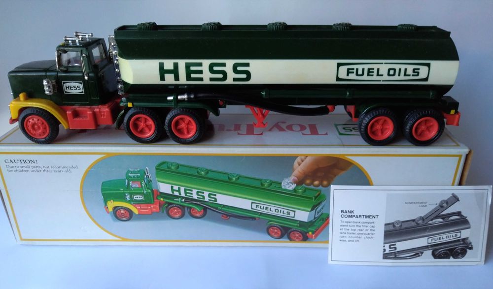 Raro camião e semi reboque, com publicidade à Hess Oil. Ver descrição