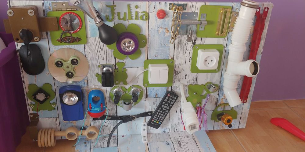 Tablica manipulacyjna sensoryczna edukacyjna