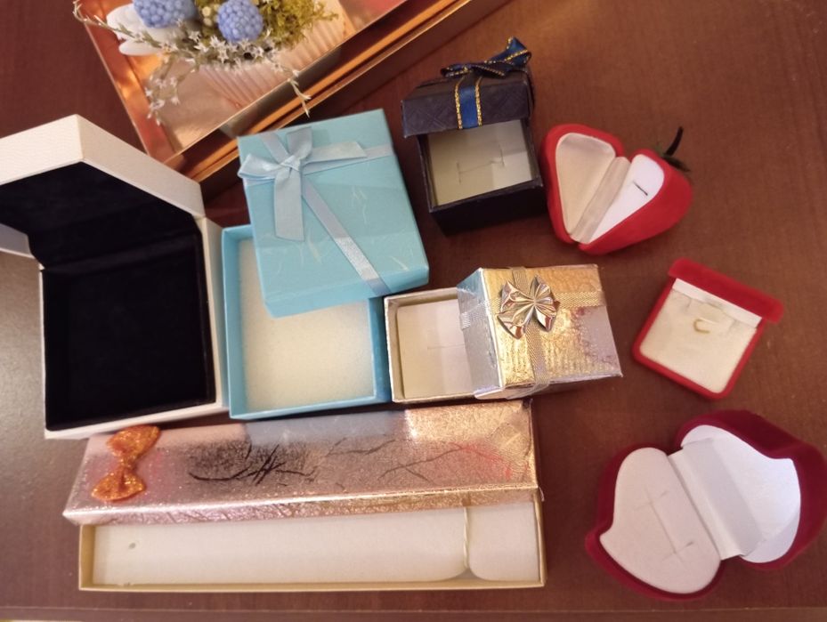 Коробочки для ювелірних виробів