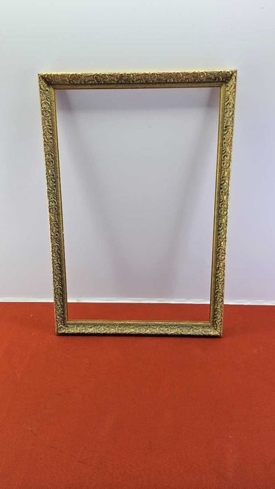 Drewniana rama 45x66 cm. zdobiona