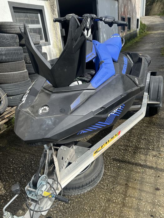 Mota de agua sea doo trix 3 lugares