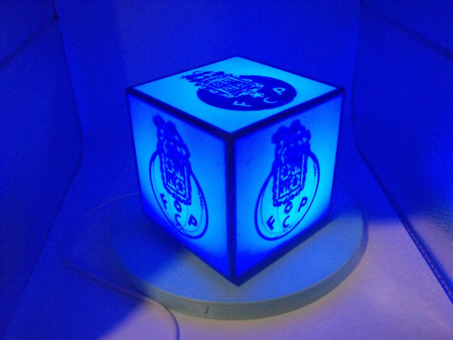 Candeeiro de Secretária "CUBO"