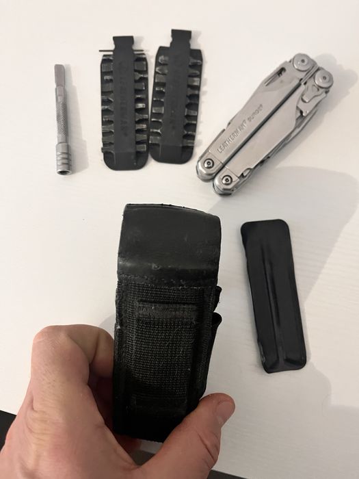 Multitool Leathermann Surge z dodatkami