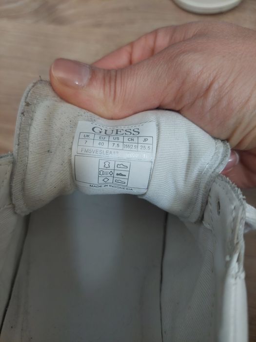 Skórzane trampki Guess rozm. 40