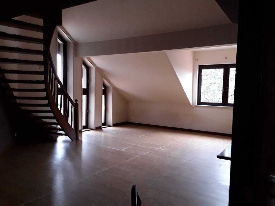 schody drewniane samonośne