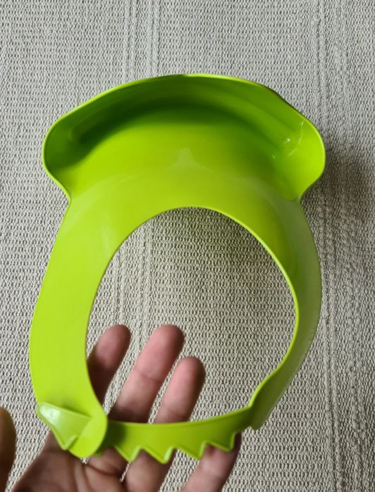 Zielony śliniak śliniaczek plastikowy żabka regulowany