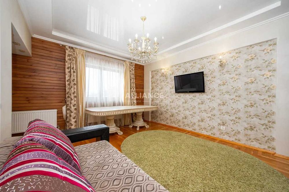 Затишний будинок з ремонтом в Надвірній!