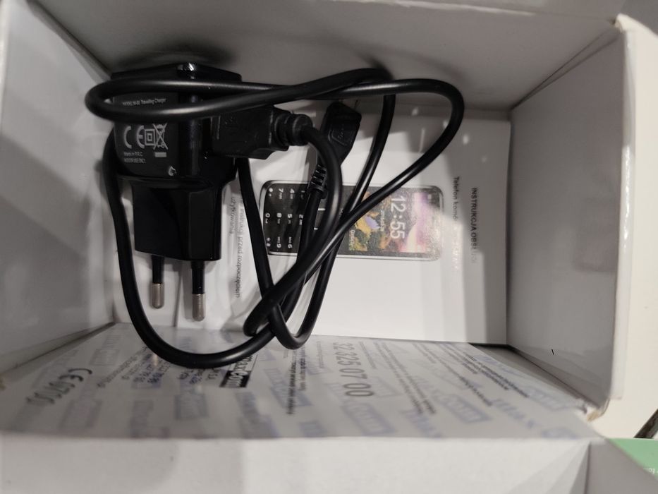 Telefon marki MAXTON