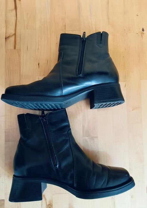 Czarne skórzane botki