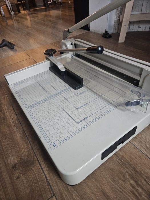 Gilotyna do papieru A3 model 868