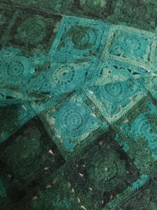 Ponczo, narzutka, rękodzieło szydełkowe.