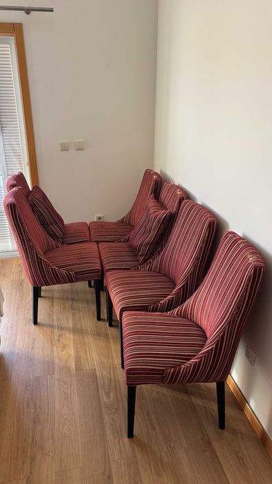 Seis cadeiras sala jantar vermelhas com riscas douradas