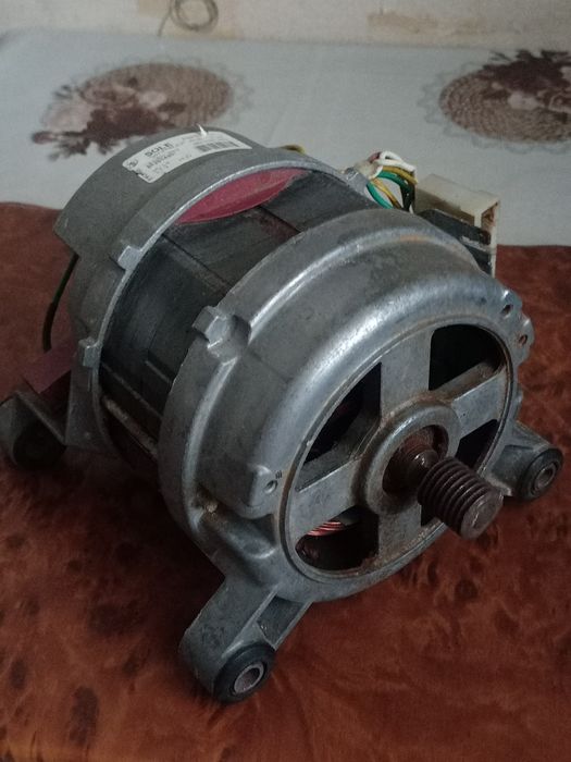 Двигатель к стиральной машине.