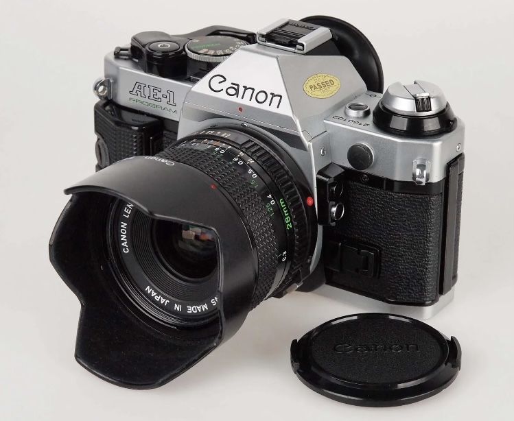 Canon Ae-1 Program + Canon FD 28mm f2.8 - Q/Nova