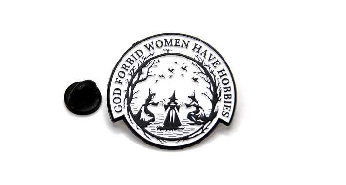 Pin broszka black white czarownice