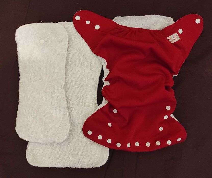 Fraldas de pano e impermeáveis que crescem com o seu bebê