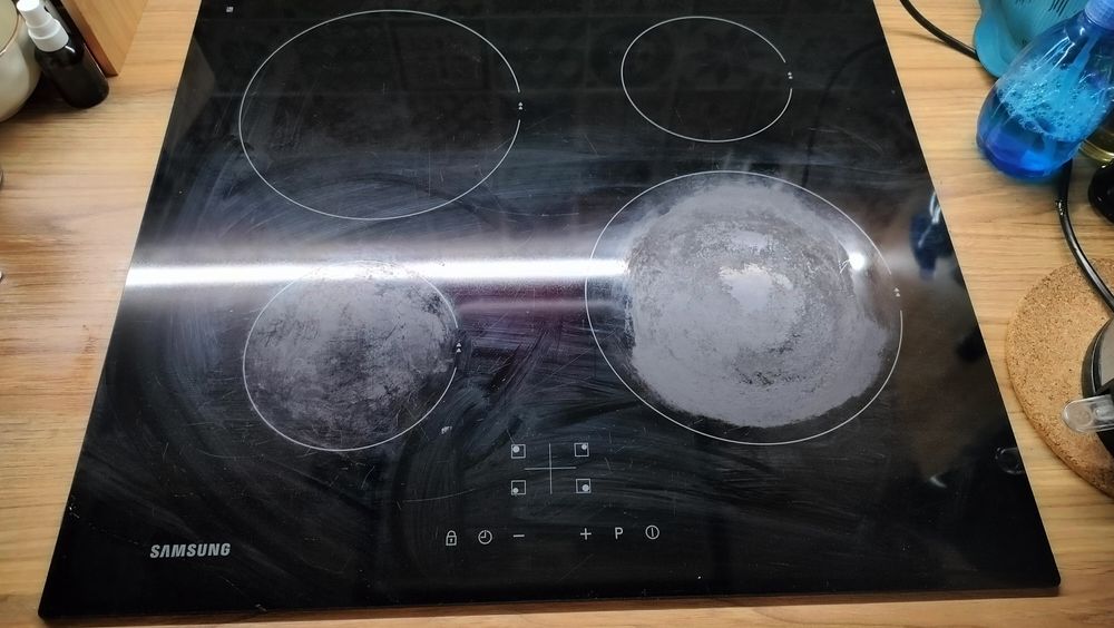 Płyta Samsung indukcja NZ64F3NM1AB ( sprawna, pęknięta szyba))