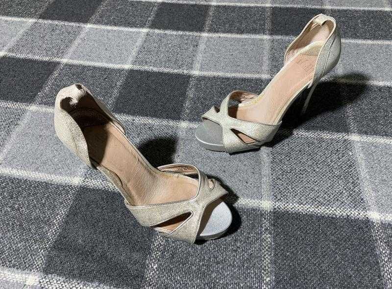 Женские босоножки Faith Файтс 38рр 24см оригинал серебристые