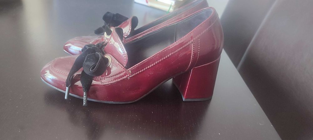Sapatos novos em pele bordeaux, n 38