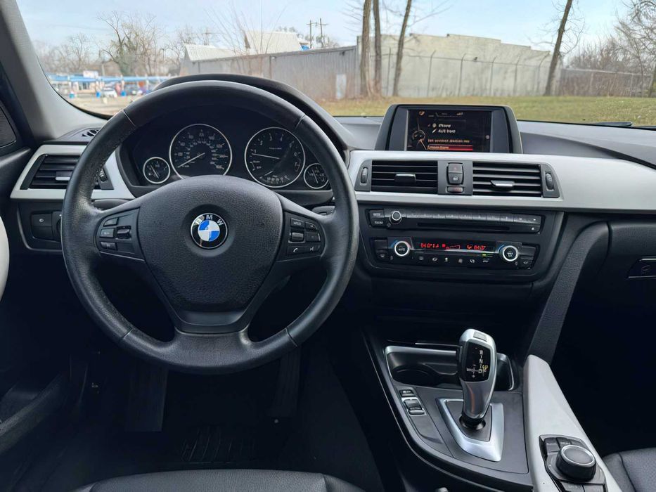 BMW 3 Series 320i      2015