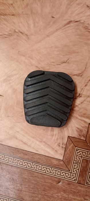 Трос педали газа, шланг раб.цилиндра сцепления, накладка на педаль