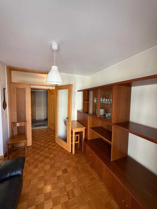 Arrendamento de apartamento T1 na Rua de Camões, junto ao Metro da Trindade, centro do Porto