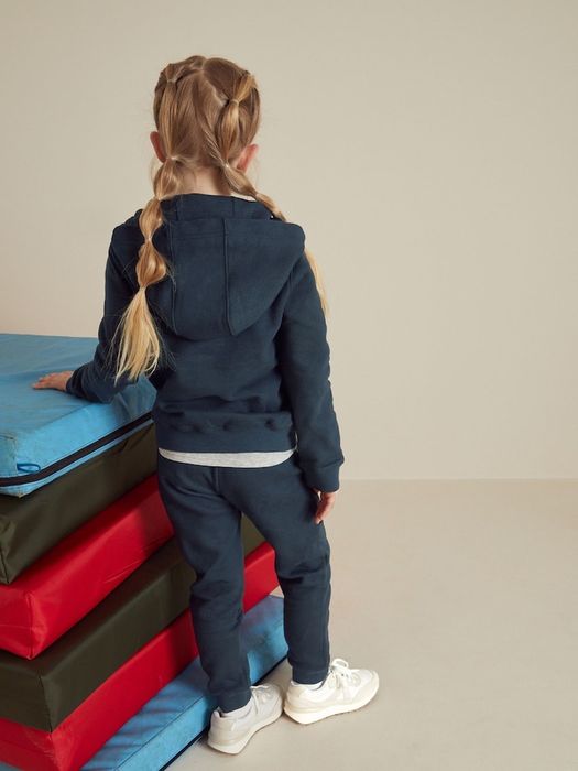 Продам шкільний спортивний костюм Next