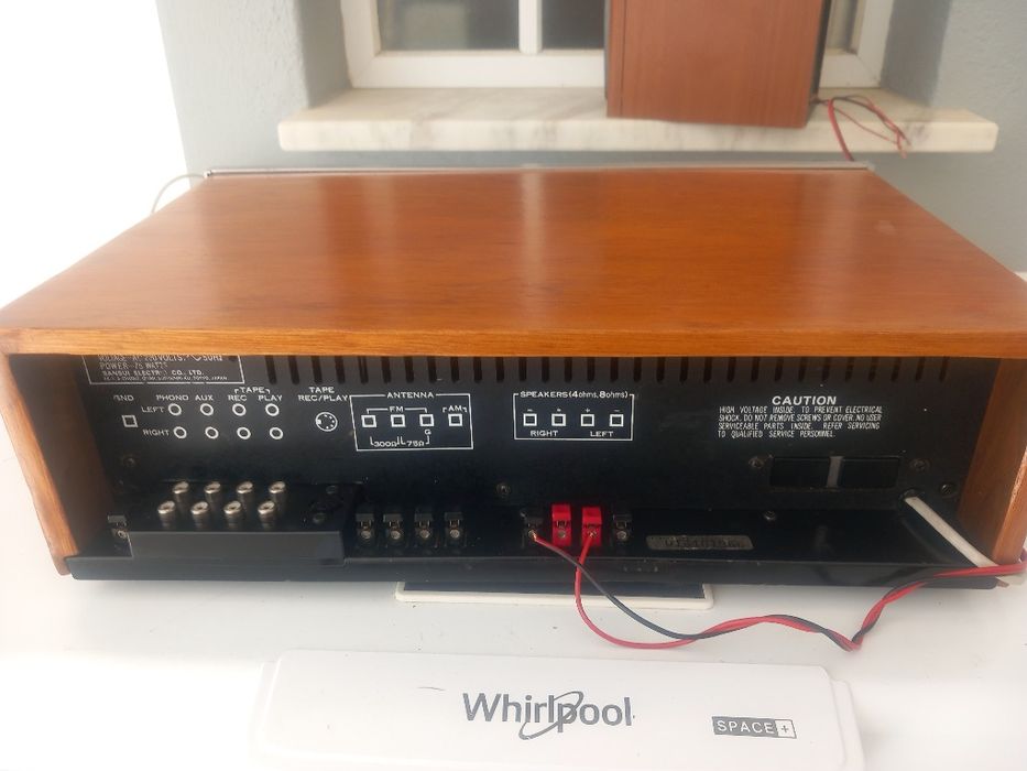 Sansui stereo receiver 221