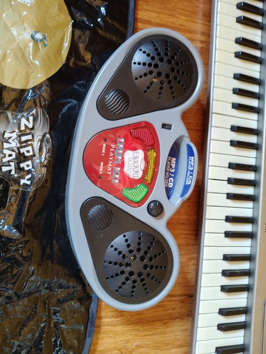 Organki , gitara, perkusja