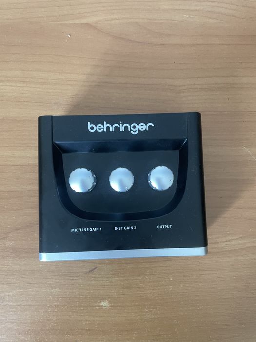 Звукова карта behringer u-phoria um2