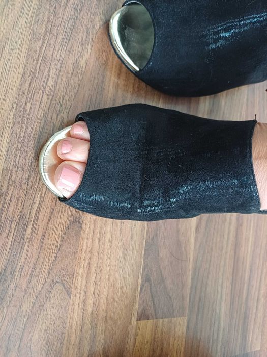 Eleganckie buty czarne sandały