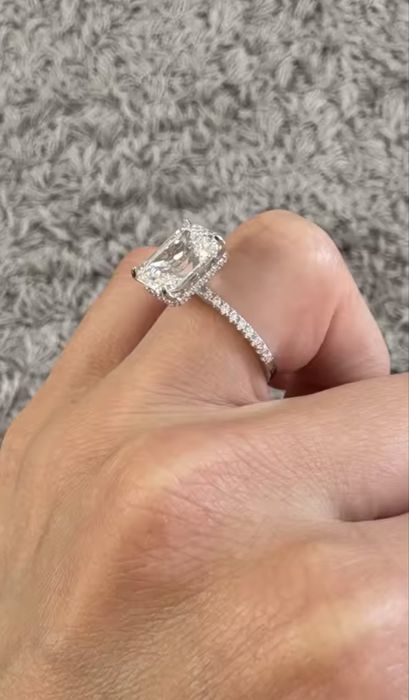 Колечко срібне  з камінцем