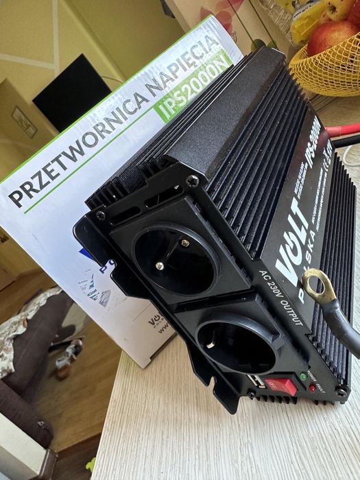 Перетворювач напруги (інвертор) 12-230 v