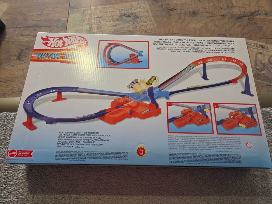 HotWheels tor ULTRA HOTS + 3 samochody
