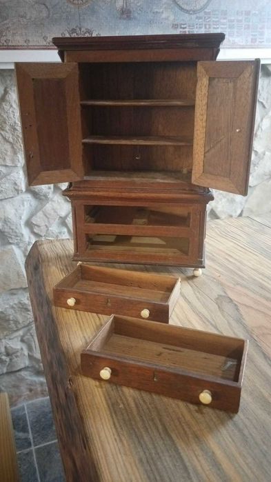 Antiguidades/Coleções Raro Armário de Aprendiz Vitoriano (Séc. XIX) – Miniatura em Madeira Maciça