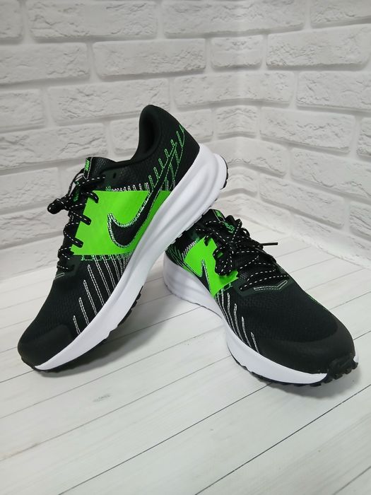Чоловічі кросівки для бігу Nike Run Defy HM9594-006