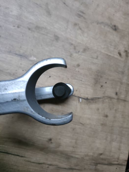 Ściągacz sworzni przegóbów tulei wachacza prasa