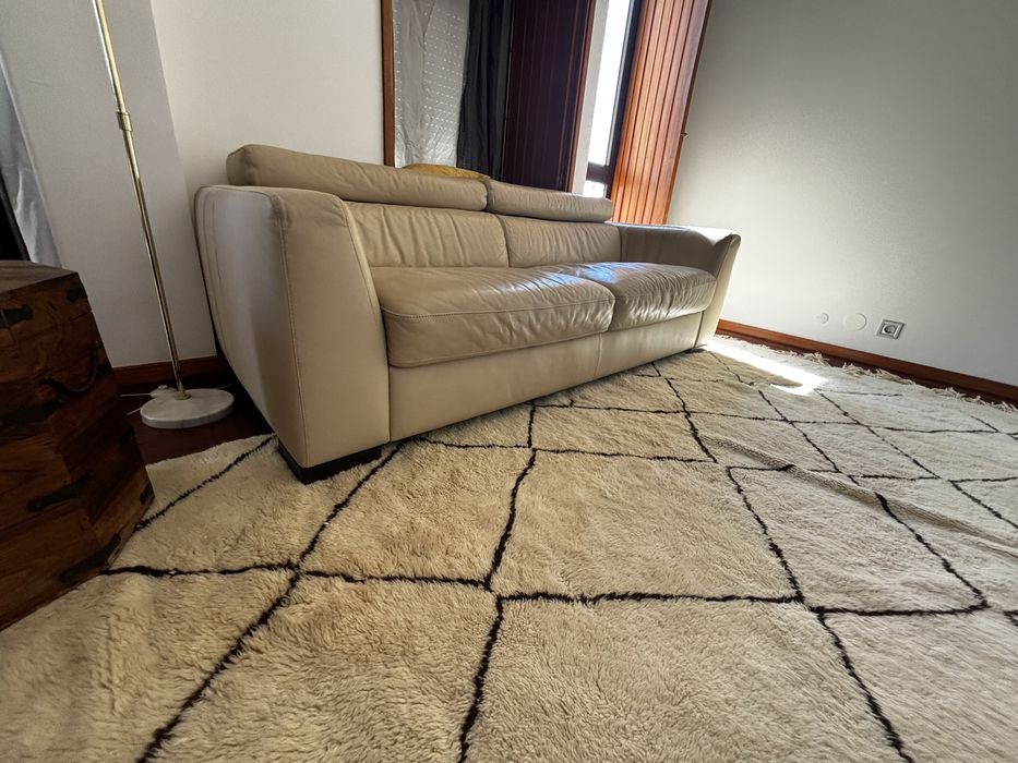 Sofa 3 lugares em pele bege Divani Divani