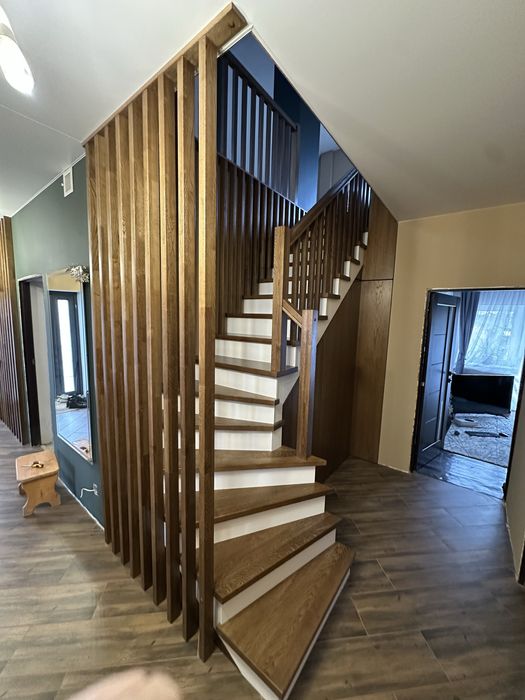 Виготовлення деревʼяних сходів з бука, ясеня, і дуба.