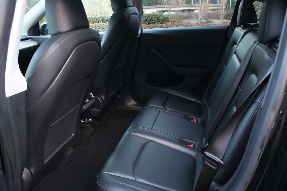 Tesla Model Y Long Range      2023