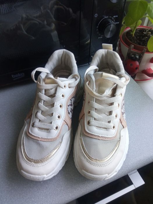 Buty damskie beż zloty-38.Stan bdb