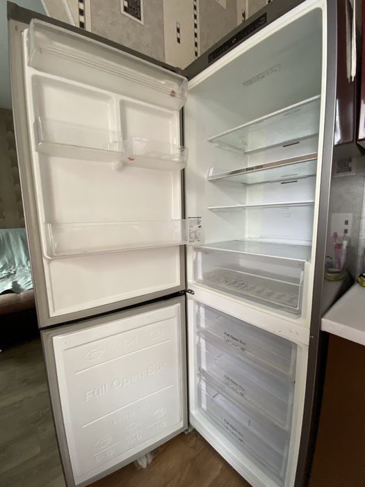 Холодильник  Samsung No Frost