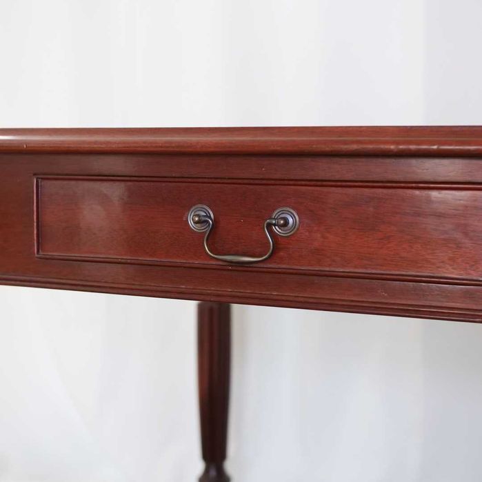 Mesa de jogo vintage em madeira maciça com gaveta